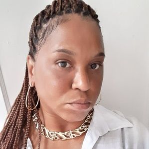 Meet your Posher, Yvette
